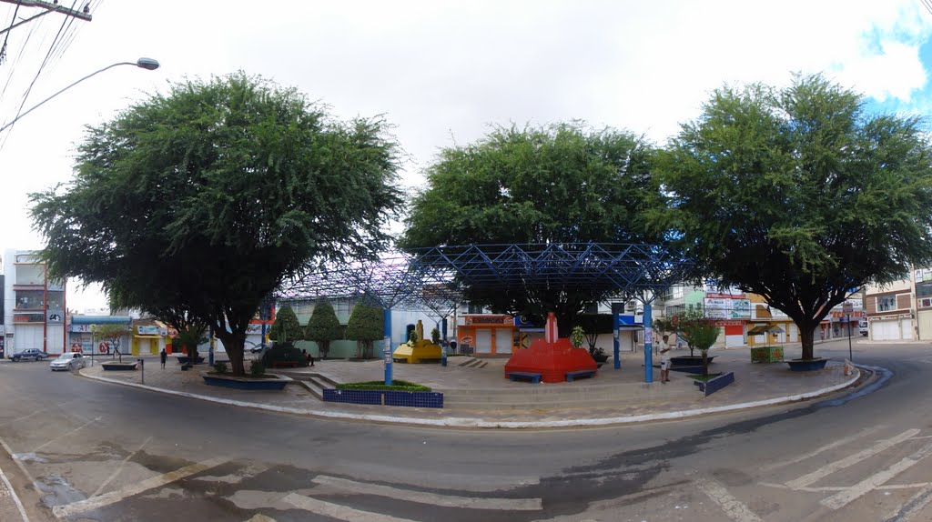 Praça Teotônio Marques Dourado Filho, conhecida como Praça da Prefeitura Irecê - Admirando o Brasil by Admirando o Brasil e o Mundo