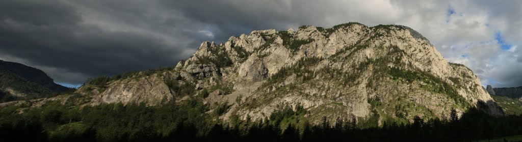 Brunner-Tal-Panorama (Unwetterpause) by Cato75