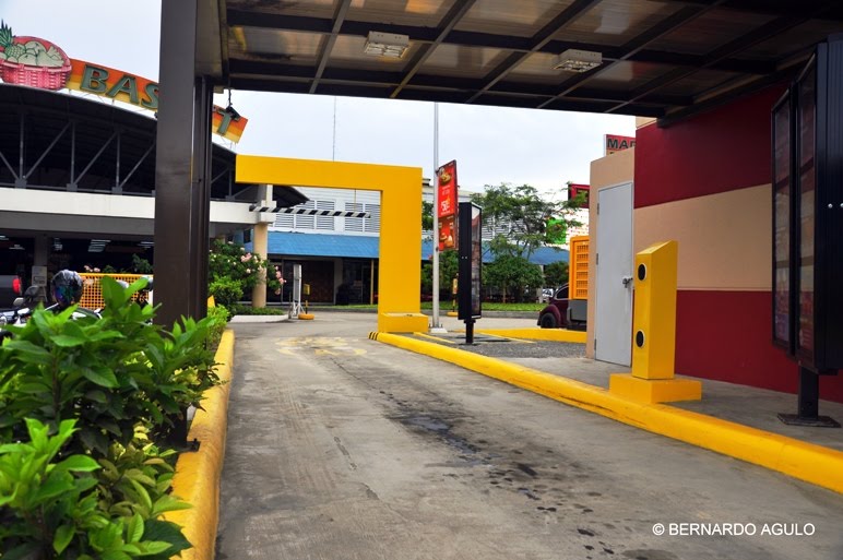 Drive Thru, McDonald's, Damosa, Lanang, Davao City, Philippines by Silverhead