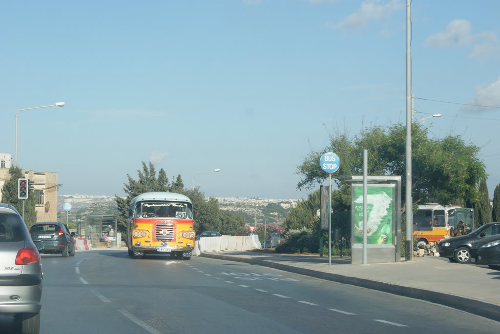 A typical bus (OLD) in Malta. by Frodemannj