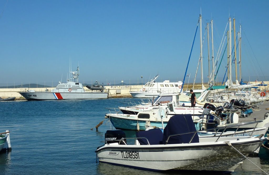 Hyères, Les Salins, port Pothuau by © Jos Van de Velde