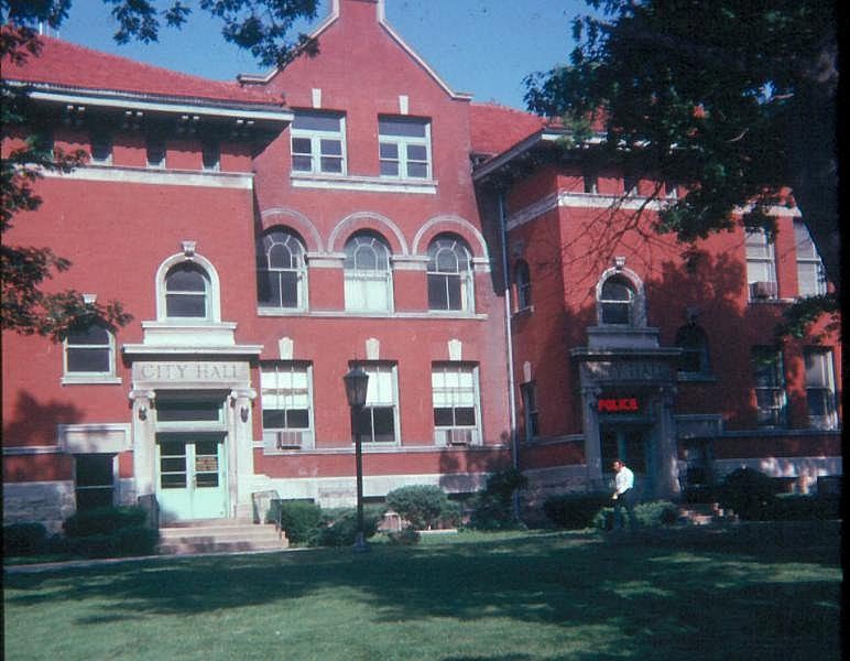 1975 - Chicago Heights City Hall by Pano Ramio