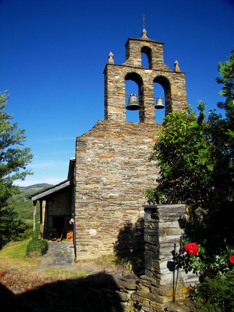 Iglesia de Encinedo. León. by Valentín Enrique