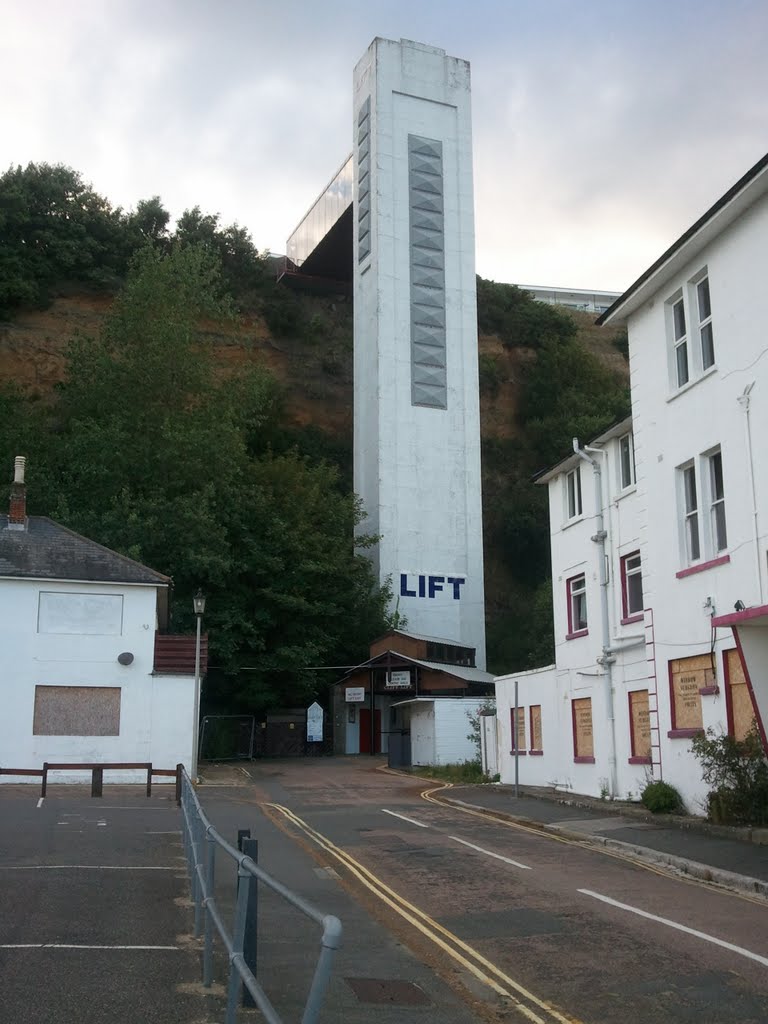 Cliff Lift Shanklin Esplanade by spinstechy