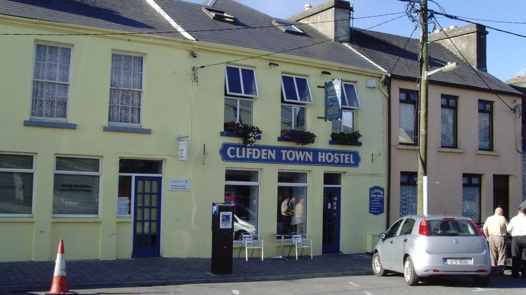 Clifden Town Hostel by Atle Bergset