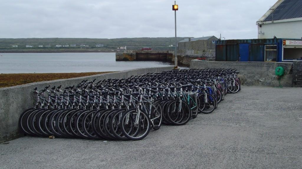 Bicycle rentout, Kilronan, Inishmore, Aran by Atle Bergset