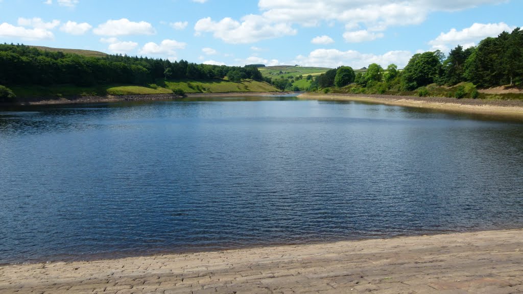 Lower Laithe Reservoir - Looking across to opposite end by TerryHD2