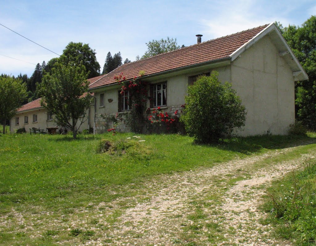 Les Pussets ferme by Michel BLONDEAU- TOINY