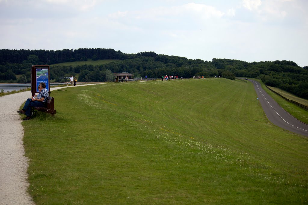 Looking South from on top of the dam wall by © KennyW