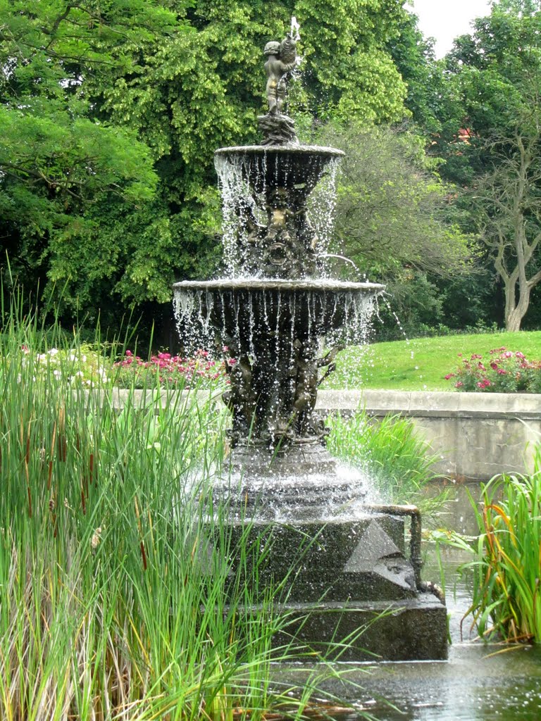 Vernon Park fountain by © Phil Rowbotham