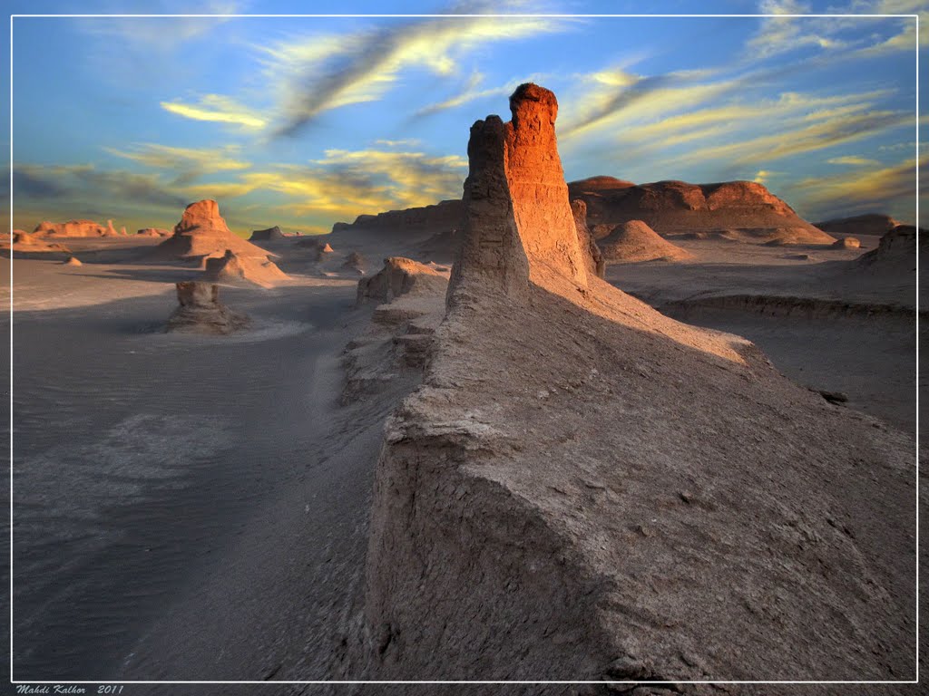 کلوت شهداد بزرگترین شهر کلوخی دنیا در بیابان لوت 'Kalut' in Lut Desert, To all European Panoramio members. Info 1st comment by Mahdi Kalhor