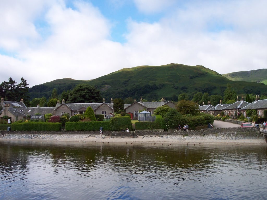 Vue sur Luss, depuis le ponton sur le Loch Lomond, Highlands, Ecosse by TitTornade