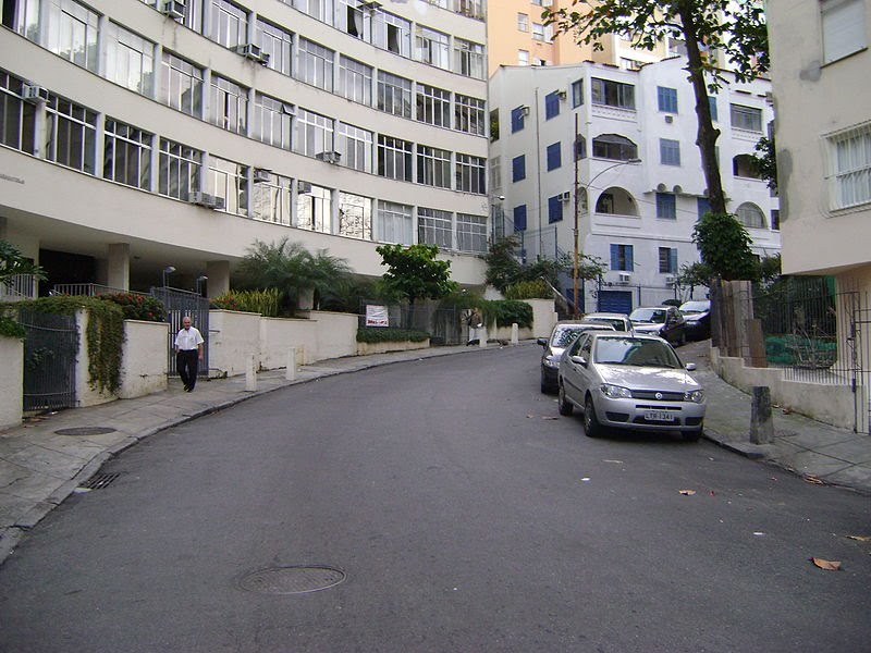 Rua Professor Ortiz Monteiro, Jardim Laranjeiras, Laranjeiras, Rio de Janeiro, Brasil. by eduardorivelli@hotmail.com