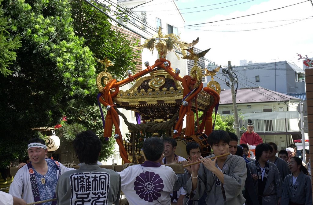 Parade in Nishigotannda by m-sato