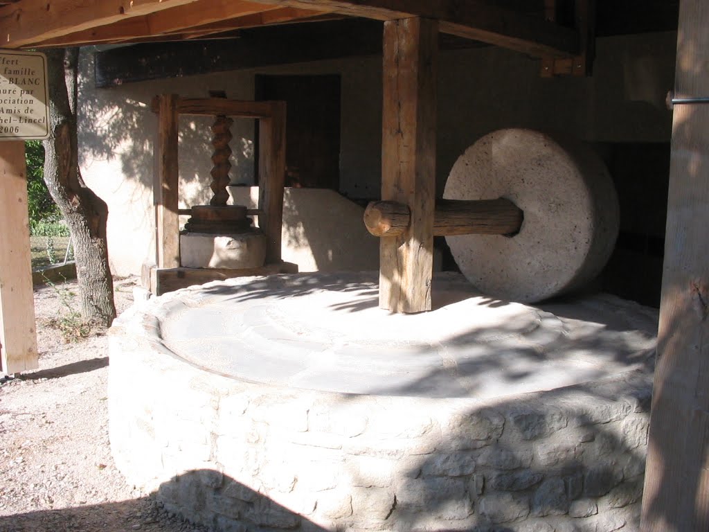 Oil press in Saint Michel l'Obsérvatoire by caminka