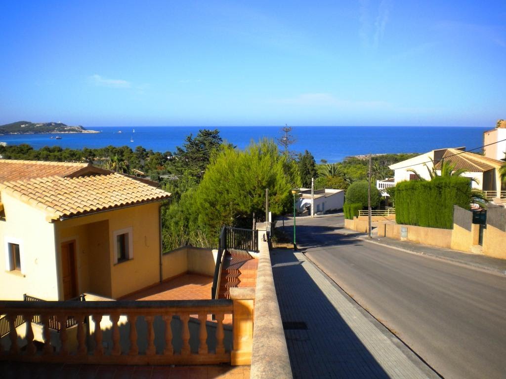 Font de Sa Cala mit Blick auf Cala Ratjada im Juni 2011 by Scott7777