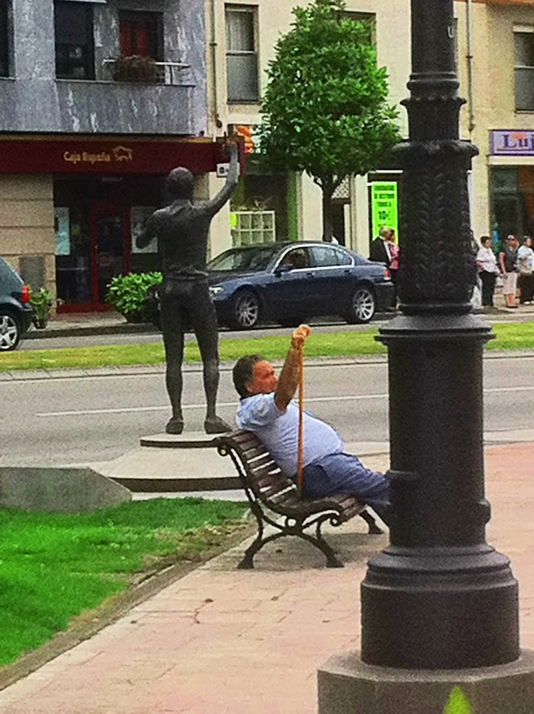 ¿Entrenando la pose del medallista de la Olimpiada de Pekin?....La Losa, Oviedo. Principado de Asturias. by Valentín Enrique