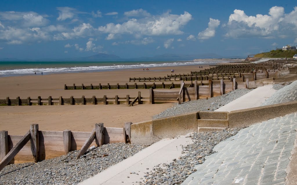 Barmouth Beach looking towards Llanaber. by Huw Harlech