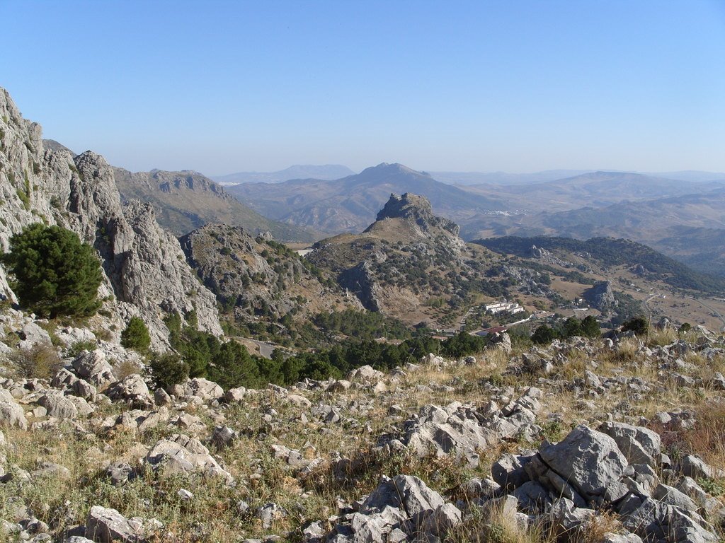 Grazalema-Benaocaz, hike to the 1st pass, view back to Grazalema by Seuche