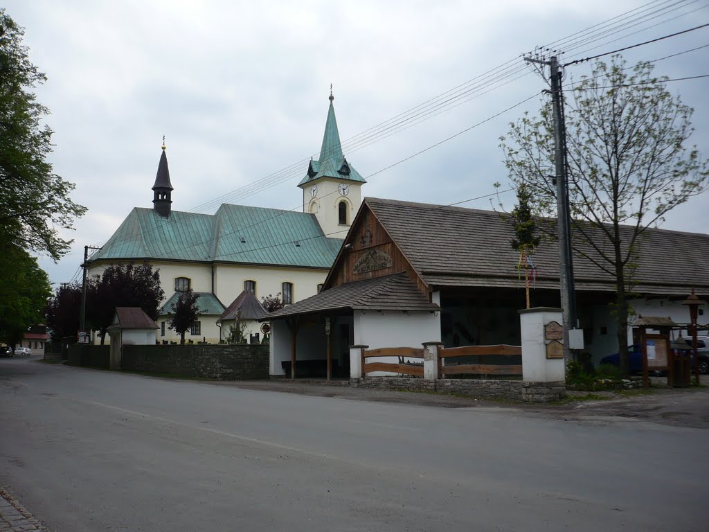 Kozlovice - střed - kostel, zastávka by Daniela Tejčková