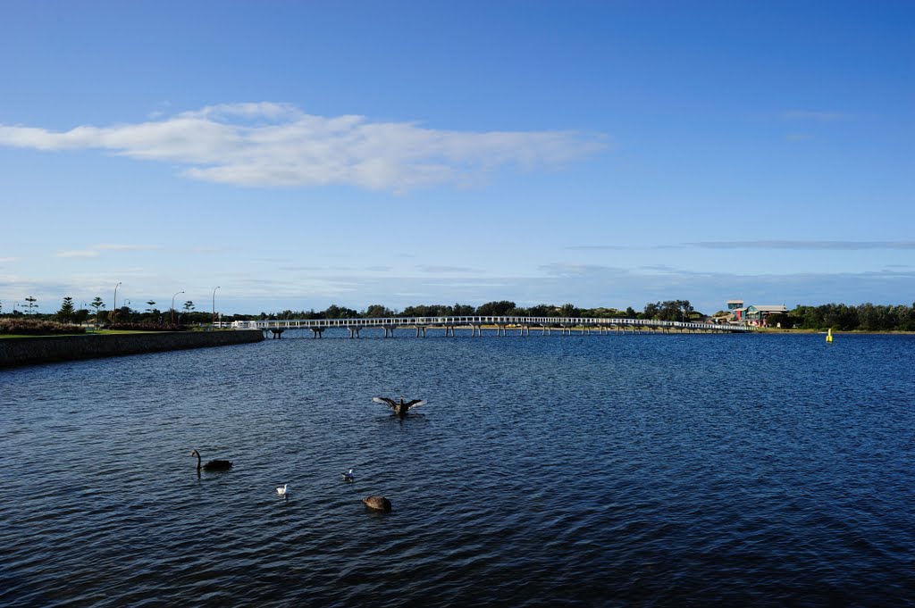 Lakes Entrance by densil