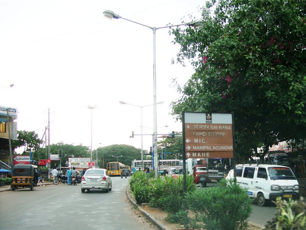 DSC00701 A JUNCTION IN MANIPAL 17.27.32 by dhanasekarangm