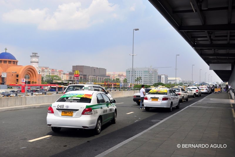 Taxis Unloading Area, Terminal 3, Ninoy Aquino International Airport, Pasay, Metro Manila, Philippines by Silverhead