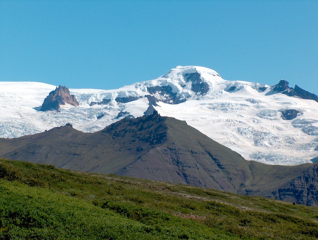 Hvannadalshnúkur 2111 m - Iceland by Péter Kesselyák