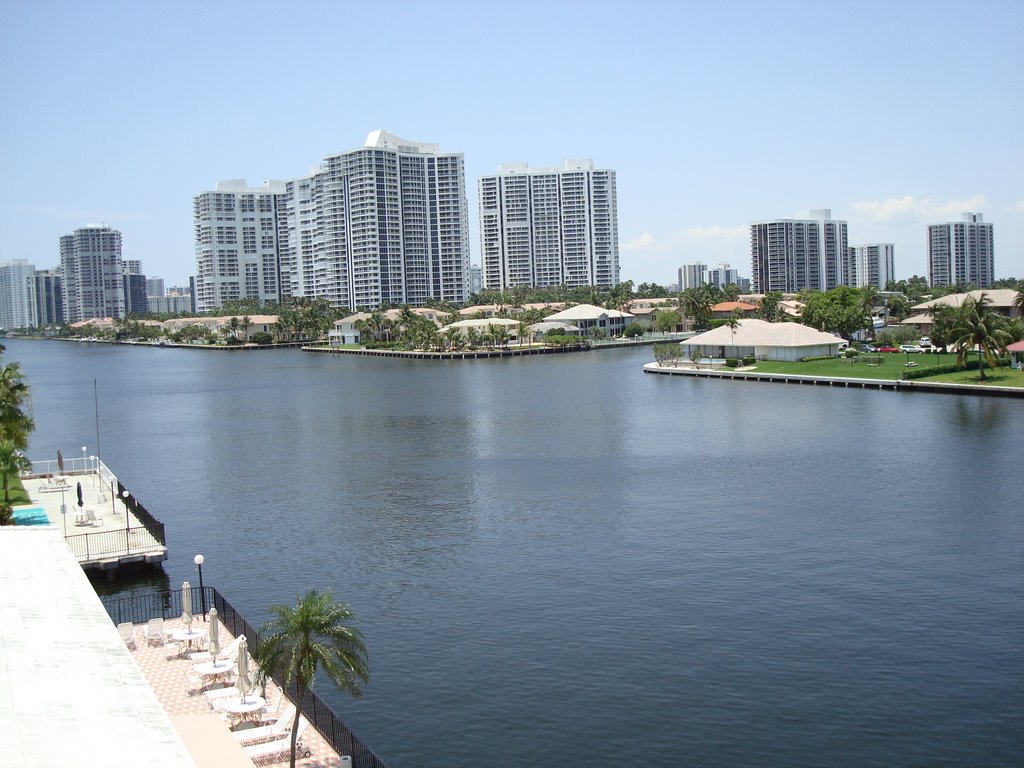 Aventura, vista desde Hallandale - Florida by Albertrolas