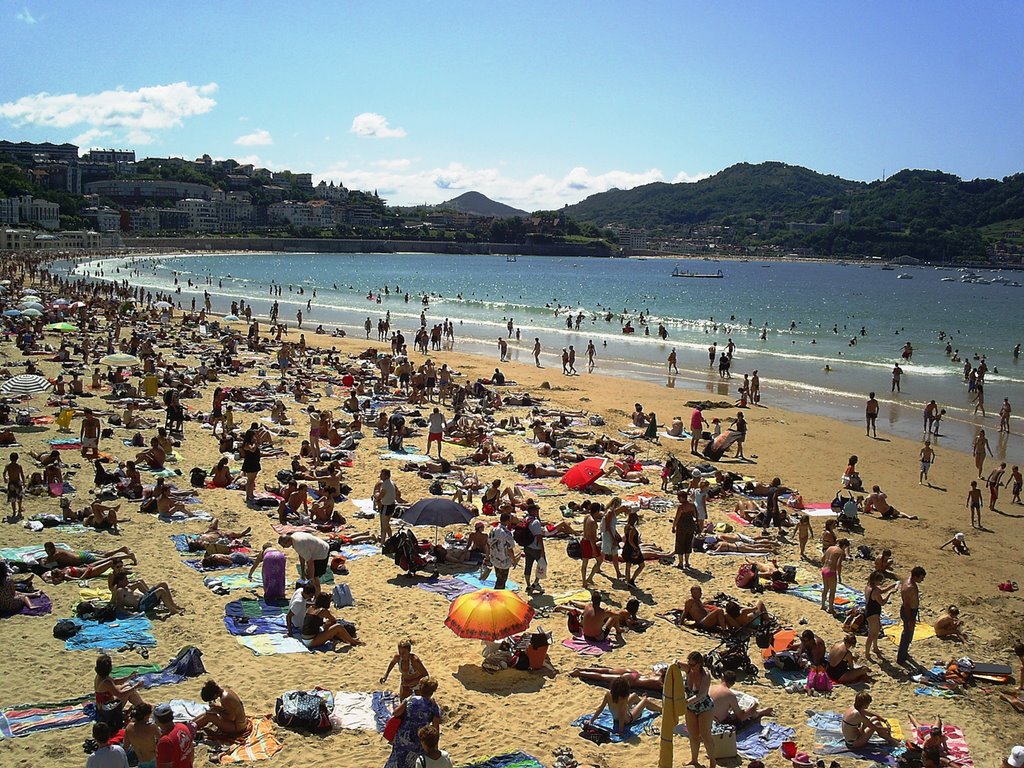 Playa de La Concha San Sebastián by Manu Vilela