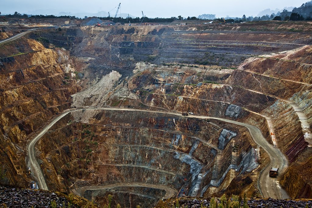 Waihi - Martha Gold Mine by Margarete Hartert