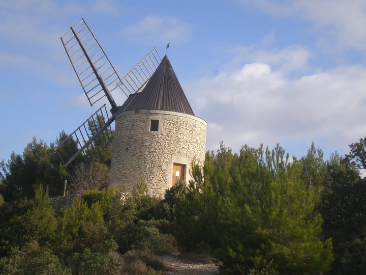 Moulin à Boulbon by Charbela