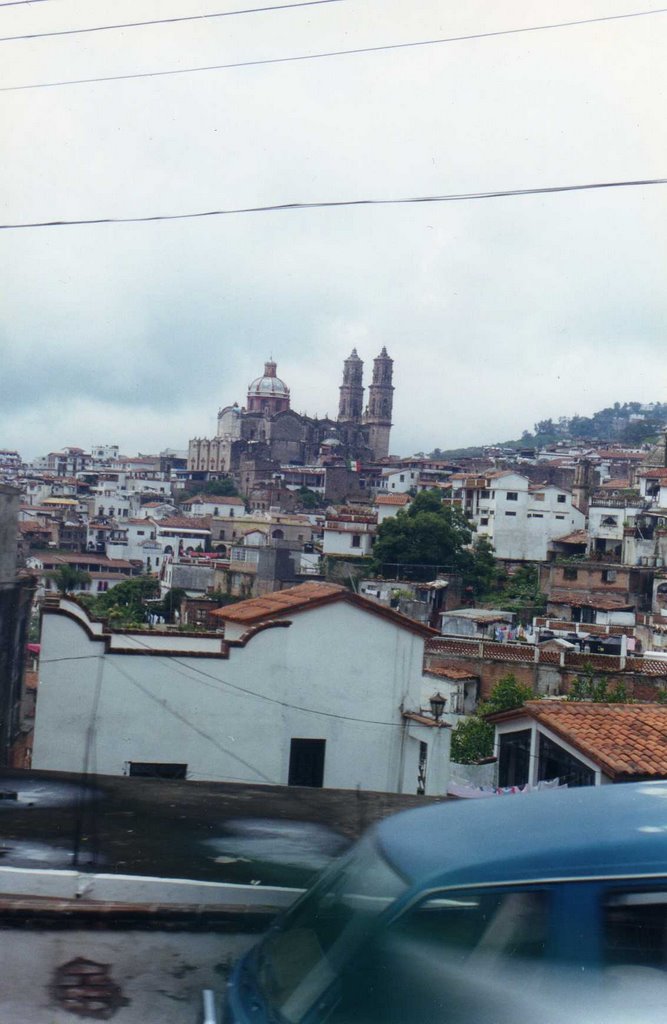 Vista de Taxco desde la Carretera by Jorge Gonzalez