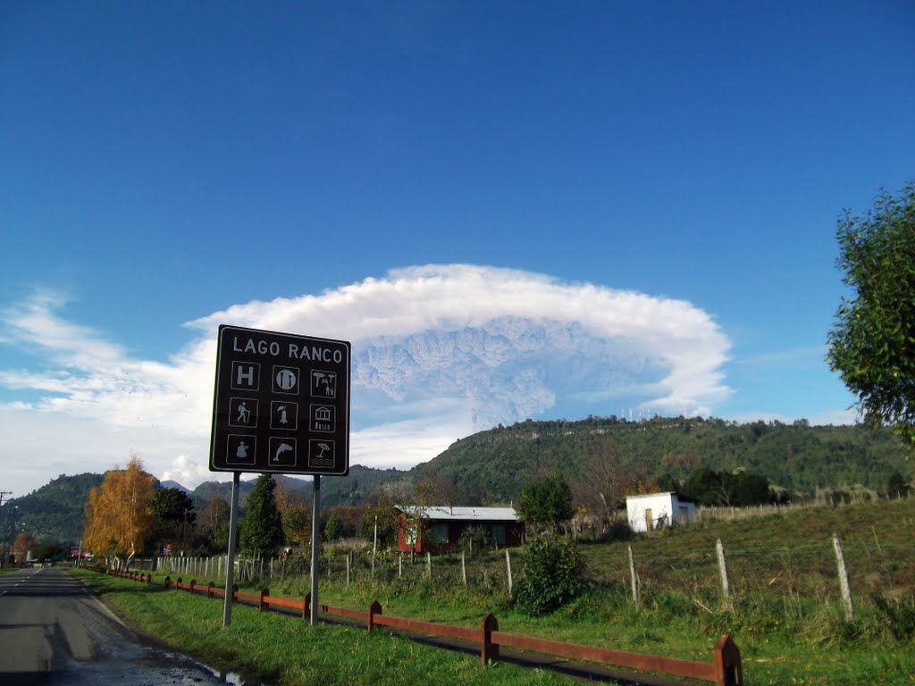 Erupción Caulle, Lago Ranco by bananarock