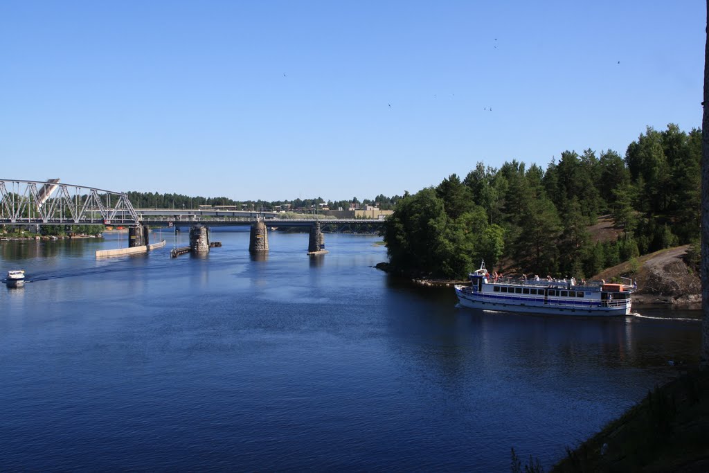 View to the bridge by Jaanoz