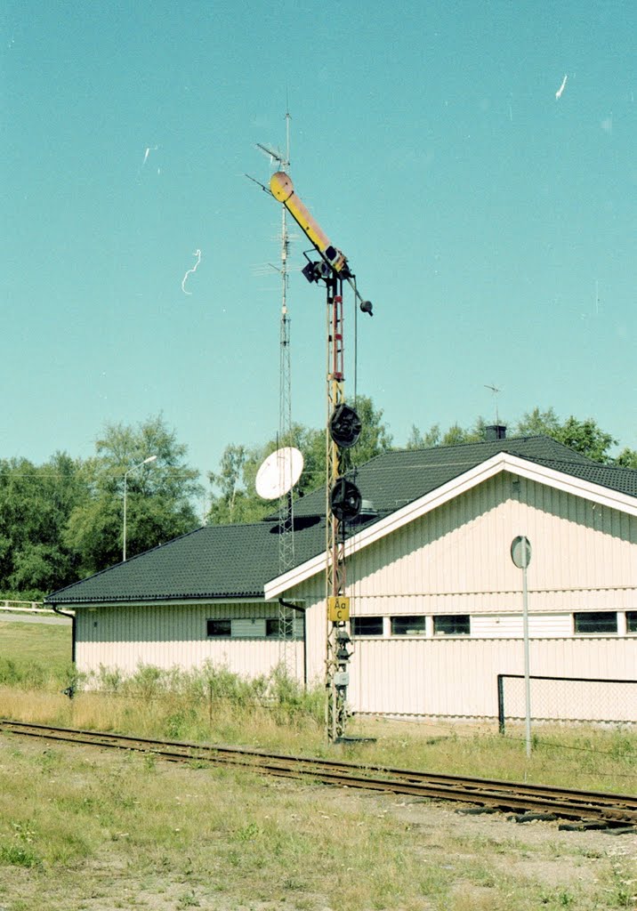 Bahnhof Åseda, Westausfahrt, August 1989 by Voltadino