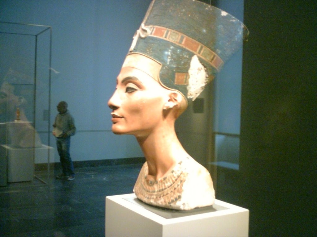 Busto de Nerfetiti en el Altes Museum (Berlín) by Mariano González