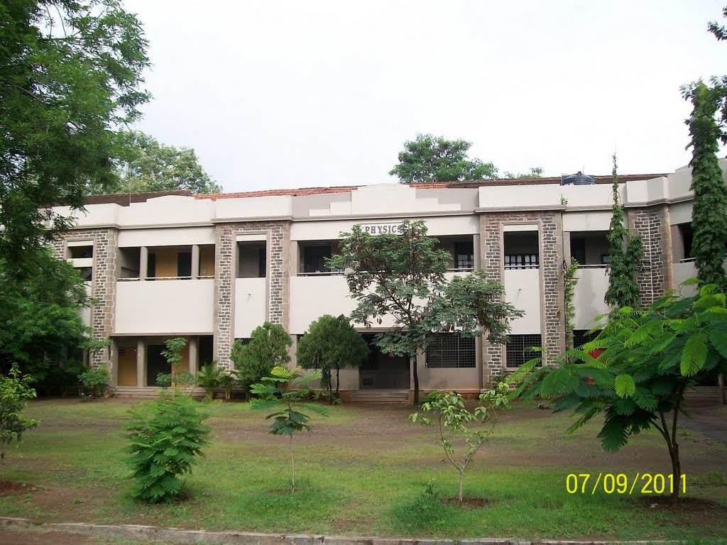 Physics Department at Fergusson College by D.S.Patil