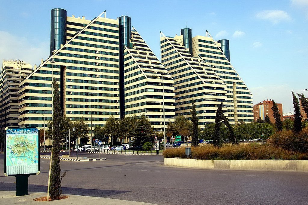 Valencia, Ciudad de las Artes y las Ciencias, Calatrava, Spain by Antonio Alba