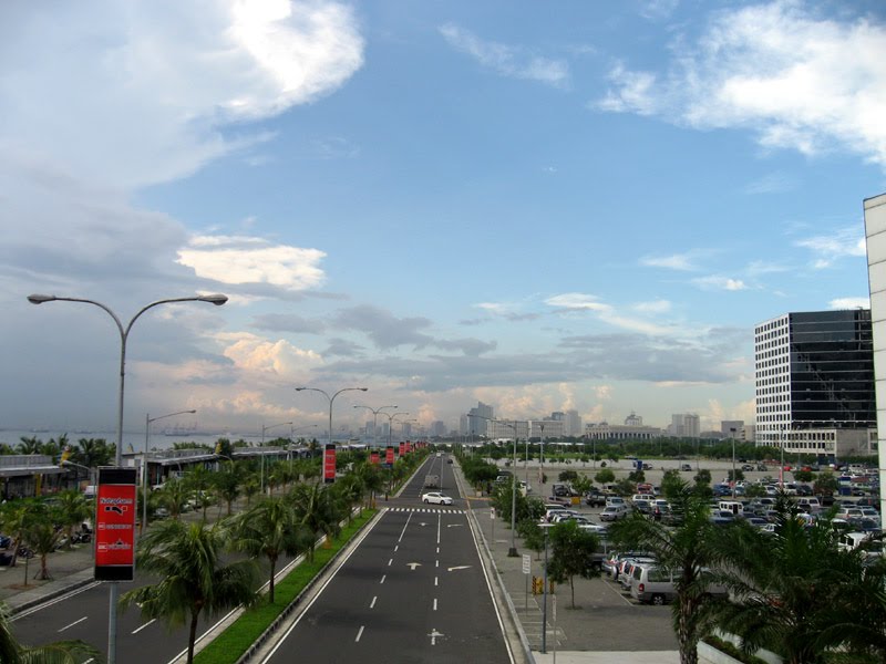 ASIA Mega Mall Skywalk by 05P51