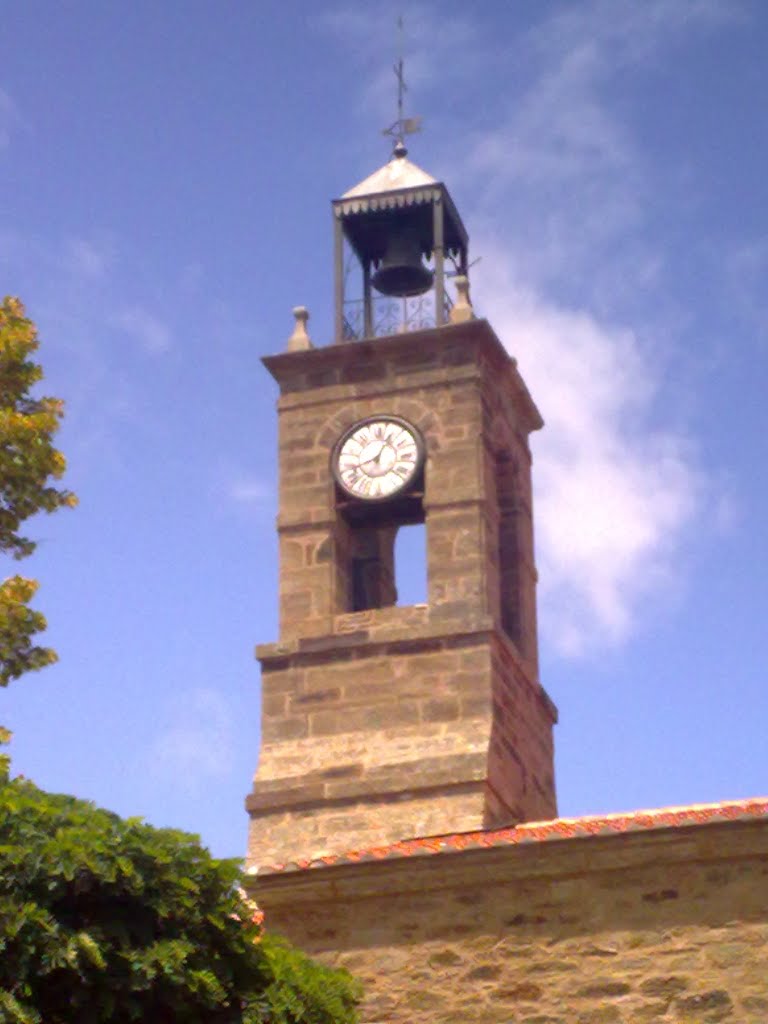 Campanario de la iglesia de Villardeciervos. by o rey do café