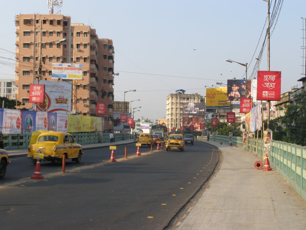 Traffic on Dhakuria Bridge by adityamukherjee