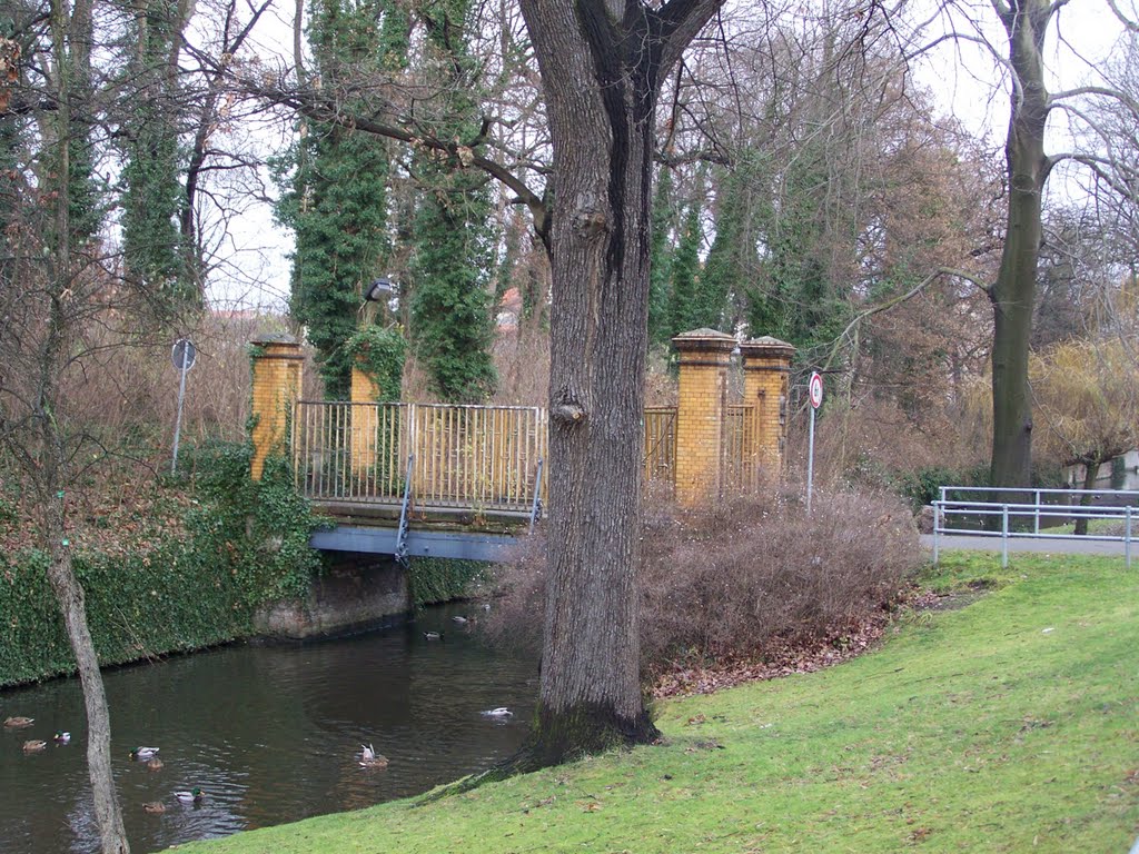 Brücke zur Fabrik in Köthen by Martin Beitz