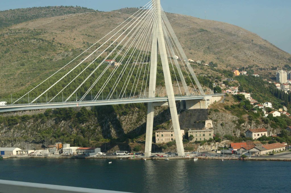 Brücke vor Dubrovnik , Kroatien by Rigo Ritzrow