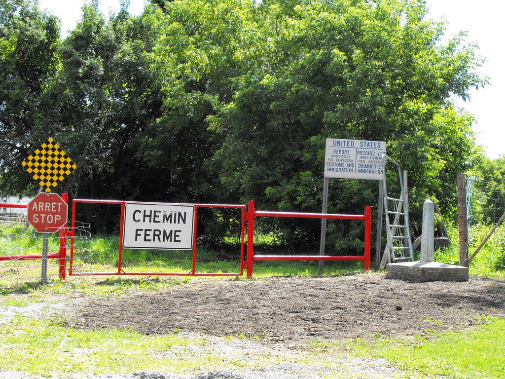 Dead End at the Border on Bradley Road by pegase1972