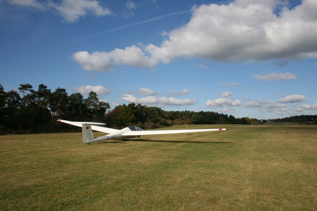 Flugplatz Mont Royal by Bert Kaufmann