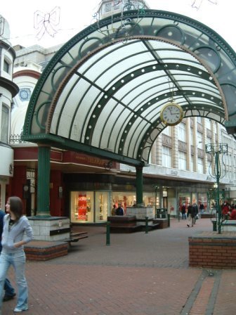 Clock at Town Centre by mutylin