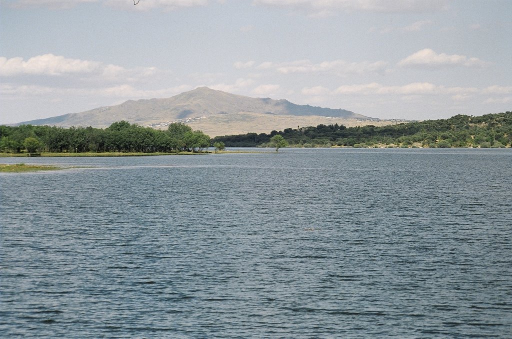 Embalse de Santillana by Carlos J. Cantero