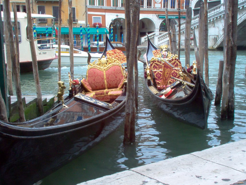 Gondola in venezia by niki-laos