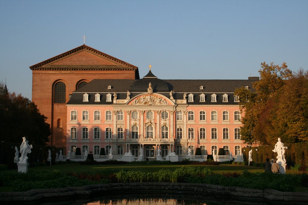 Trier: Basilika und Kurfürstliches Palast by Bert Kaufmann